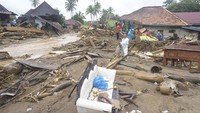 Menurut informasi terkini dari data Badan Penanggulangan Bencana Daerah (BPBD) Sumatera Selatan, jumlah warga terdampak banjir bandang di Lahat bertambah. Total saat ini ada sekitar 176 keluarga terdampak bencana tersebut.