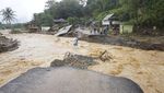 Potret Ganasnya Banjir Bandang yang Terjang Lahat Sumsel