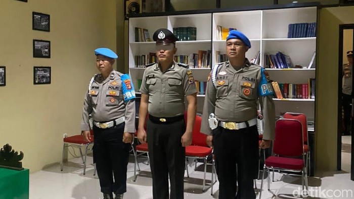 Bripka Riki Agus Muzakir (RAM) dipecat dari anggota Polri karena mencuri motor anak kos di Bandar Lampung.