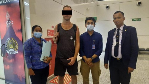 Bule Jerman berinisal SW (38) dideportasi dari Bali karena tinggal melebihi batas waktu visa kunjungan hingga 1 tahun 3 bulan.