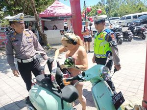 Kronologi Debat Bule Aussie Tak Berhelm dengan Polisi di Tibubeneng