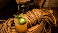 Di Irlandia Utara ada sebuah bar yang cocktail tradisional yang dijual dengan harga mahal. Racikan minuman bernama Original Mai Tai do The Merchant Hotel, Belfast, Northern Ireland dipatok Rp 19 juta per gelas. Foto: Travel and Leisure