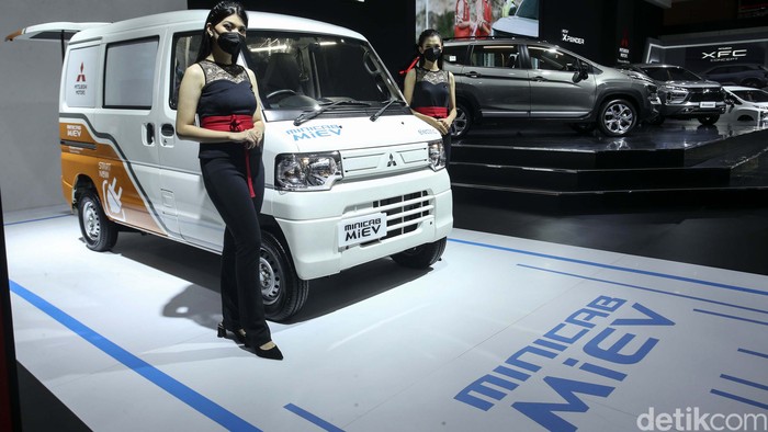 PT Mitsubishi Motors Krama Yudha Sales Indonesia (MMKSI) kembali menghadirkan lini kendaraan untuk masyarakat Indonesia melalui partisipasi dalam ajang GAIKINDO Jakarta Auto Week (JAW) 2023 di Jakarta Convention Center (JCC) Senayan, Jakarta, Jumat (10/3/2023).