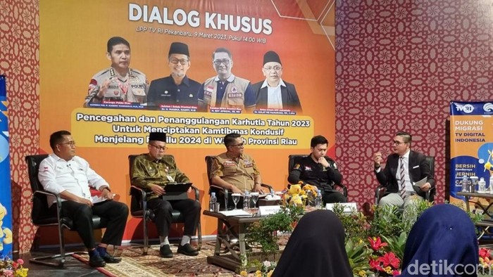 Dialog pencegahan karhutla di Riau.