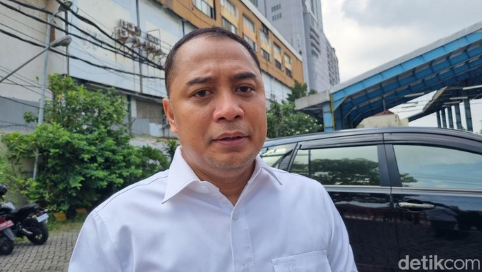 Eri Cahyadi saat mengenalkan Wira Wiri Suroboyo kepada masyarakat