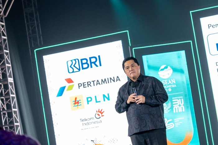 Malam puncak BUMN Corporate Communications and Sustainability Summit (BCOMSS) 2023 sukses digelar di Jakarta, Kamis (9/3). Menteri BUMN Erick Thohir turut hadir.