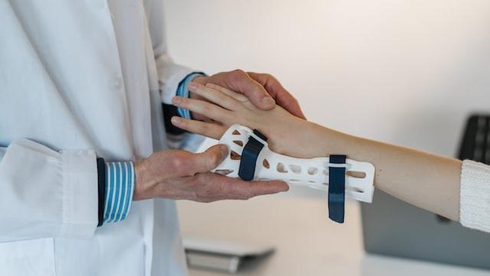 Mengenal Jenis-jenis Fraktur (Patah Tulang) dan Pengobatannya