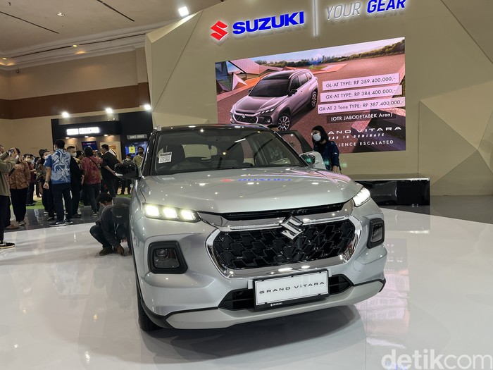 Harga Resmi generasi terbaru Suzuki Grand Vitara diperkenalkan di Jakarta Auto Week 2023.