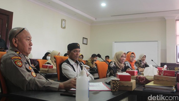 Hearing di DPRD Surabaya