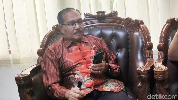 Humas Pengadilan Tinggi Makassar, Sutio Jumagi Akhirno.