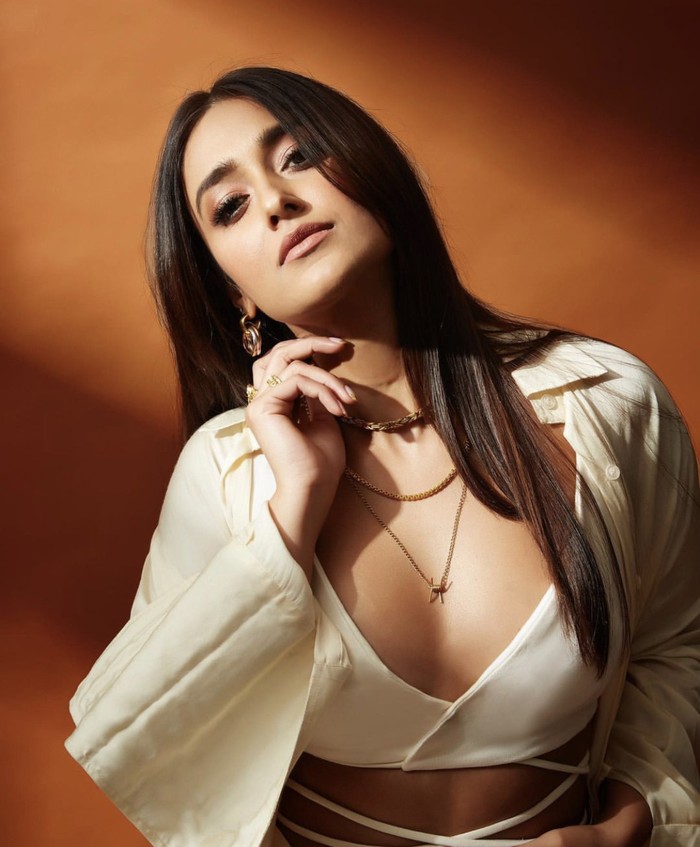Ileana D'Cruz Ileana D'Cruz, bintang India yang disebut-sebut diblok oleh industri film Tamil.