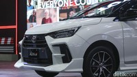 Untuk memberikan tampilan yang lebih sporty, Agya GR-Sport ini dibekali dengan aero kit dipasang pada eksterior dengan tujuan bahkan membantu meningkatkan aerodinamika sporty hatchback yang sudah lebih baik dari generasi sebelumnya.