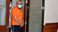Kepala Seksi TI dan Komunikasi Keimigrasian TPI Ngurah Rai Sandro Limbong mengimbau masyarakat untuk melapor bila menemukan turis asing yang diduga melakukan aktivitas ilegal di Bali. Ia berjanji akan langsung menindak WNA yang berulah dan melanggar aturan keimigrasian.  