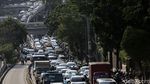 Jalan Gatot Subroto dan Tol Dalam Kota Macet Dua Arah Sore Ini