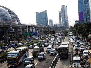 Pagi Ini, Tol Dalam Kota Macet dari Cawang hingga Tebet