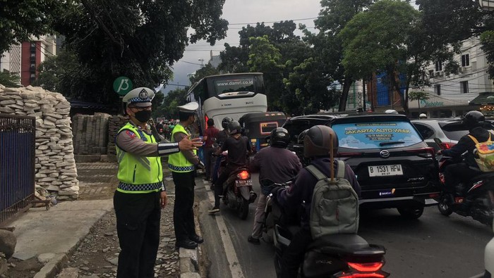 Jalan Raya Pasar Minggu arah Kalibata macet (dok TMC Polda Metro Jaya)