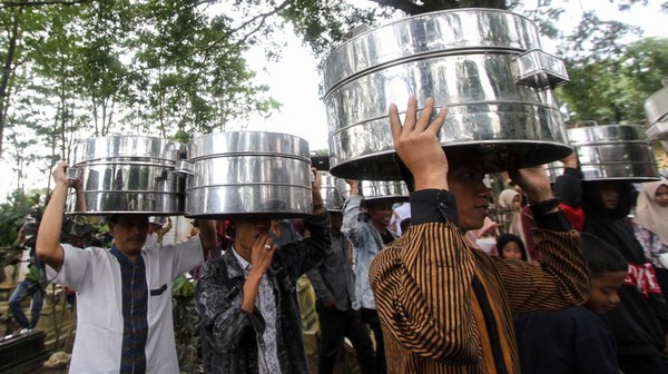 Kegiatan tradisi yang diikuti ratusan warga itu untuk mendoakan leluhur yang telah meninggal dunia serta menyambut bulan Ramadhan. Â Kegiatan tradisi yang diikuti ratusan warga itu untuk mendoakan leluhur yang telah meninggal dunia serta menyambut bulan Ramadhan. Â