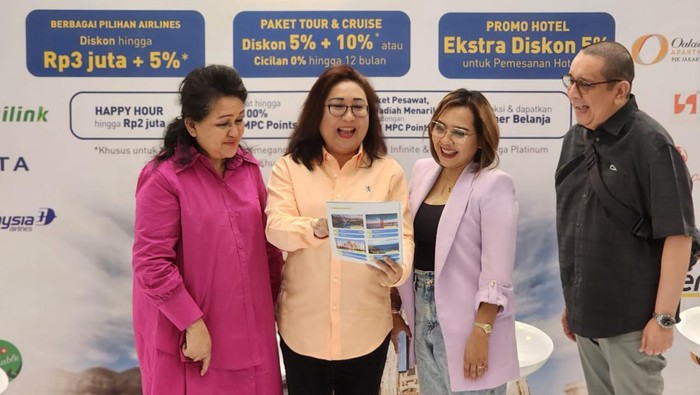 Keriuhan Mega Travel Fair di Tunjungan Plaza Surabaya Mega Travel Fair kembali digelar di Surabaya, Jawa Timur. Traveler yang ingin plesiran ke berbagai wilayah dalam dan luar negeri pun bisa mencari akomodasinya disini.