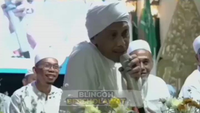 KH Ahmad Rofiq Malik.