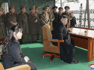 Awasi Peluncuran 6 Rudal Korut, Kim Jong Un Kembali Ajak Putrinya