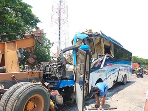 Korban Tewas Kecelakaan Maut di Pantura Rembang Jadi 4 Orang-16 Terluka