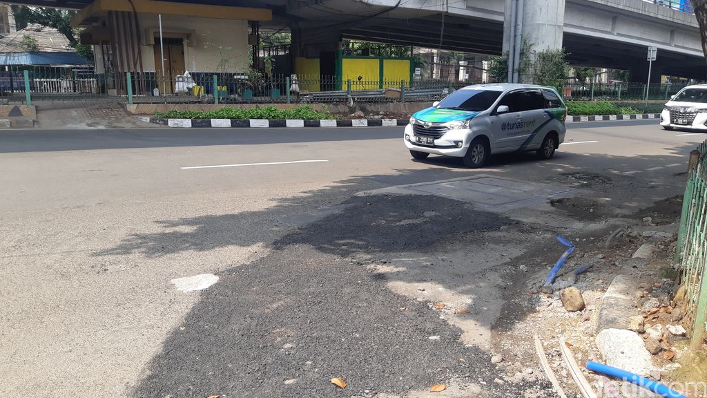 Kondisi Jl Kuningan Barat, Mampang Prapatan, Jakarta Selatan, 10 Maret 2023. (Danu Damarjati/detikcom)