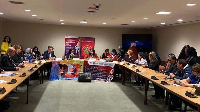 Kowani Hadiri Sidang Tahunan CSW ke-67 di Markas PBB Menteri Pemberdayaan Perempuan dan Perlindungan Anak RI, Bintang Puspayoga bersama Ketua Umum Kowani Giwo Rubianto Wiyogo dan Ketua Koordinator Bidang Hubungan Luar Negeri Kowani Hadriani Uli Tiur Ida Silalahi serta pengurus Kowani menghadiri side event CSW ke-67 pada peringatan hari International Womenโs Day di markas besar PBB, New York, Amerika serikat, Rabu, 8 Maret 2023.