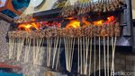 Lamaknyo! Sate Sapi Khas Desa Matang yang Disiram Bumbu Kacang Pedas Gurih
