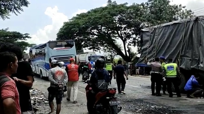 Lokasi kecelakaan beruntun di Pantura Rembang, Jumat (10/3/2023).