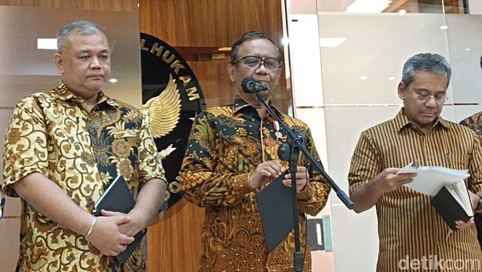 Mahfud hingga Wamenkeu Suahasil jumpa pers di Kemenko Polhukam
