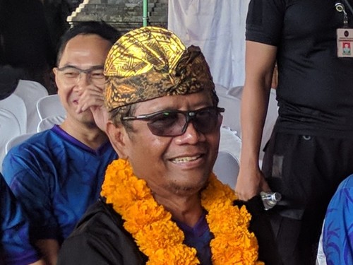 Mahfud Md saat ditemui awak media di acara Walking and Giving Ikatan Keluarga Alumni Universitas Islam Indonesia (IKA UII) di Banjar Segara Kuta, Kecamatan Kuta, Badung, Jumat (10/3/2023). (Agus Eka)