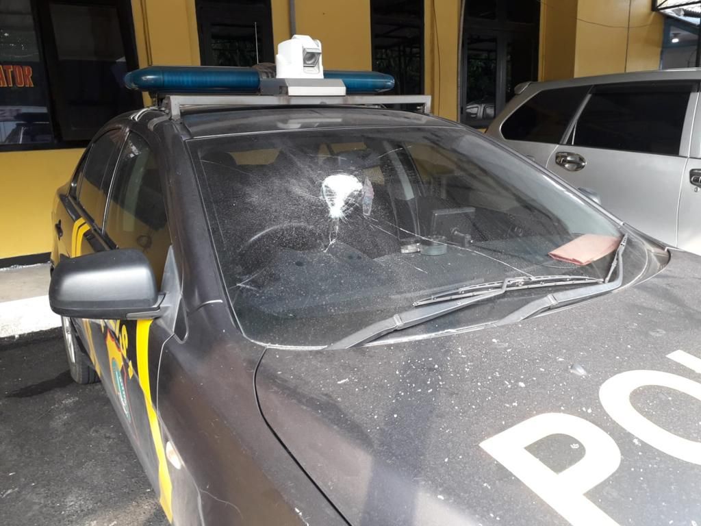 Mapolsek Cipayung diserang pria bergolok