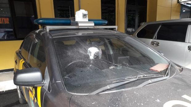 Mapolsek Cipayung diserang pria bergolok