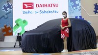 Daihatsu siap memamerkan mobilnya.