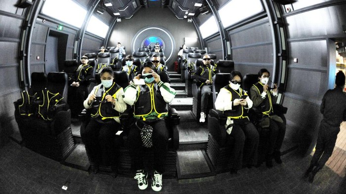 Mengunjungi Museum Pengalaman Militer Dunia Aurai di China Aolai Camo World Military Experience Museum resmi dibuka untuk umum pada hari ini di Lianyungang, China. Museum ini bertema tentang militer kontemporer.