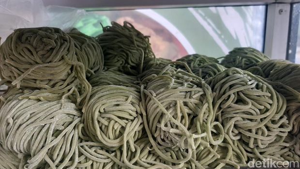 Mie Vegeta, mi unik berwarna hijau yang lebih sehat tanpa MSG dan pengawet