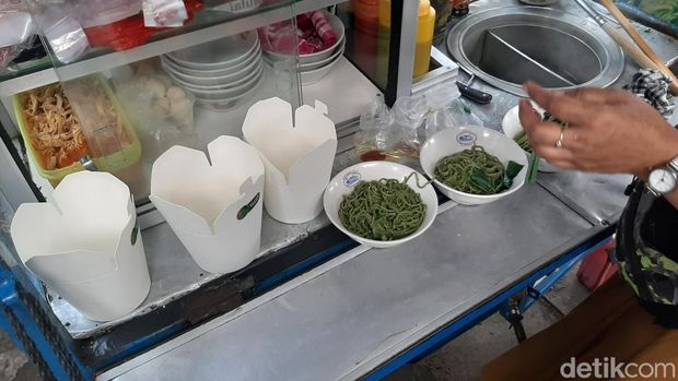 Mie Vegeta, mi unik berwarna hijau yang lebih sehat tanpa MSG dan pengawet