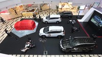 Di Mall Center Point, Mitsubishi XFC Concept tidak muncul sendirian. SUV ini ditemani beberapa produk unggulan Mitsubishi, seperti Pajero Sport, Xpander, dan Xpander Cross.
