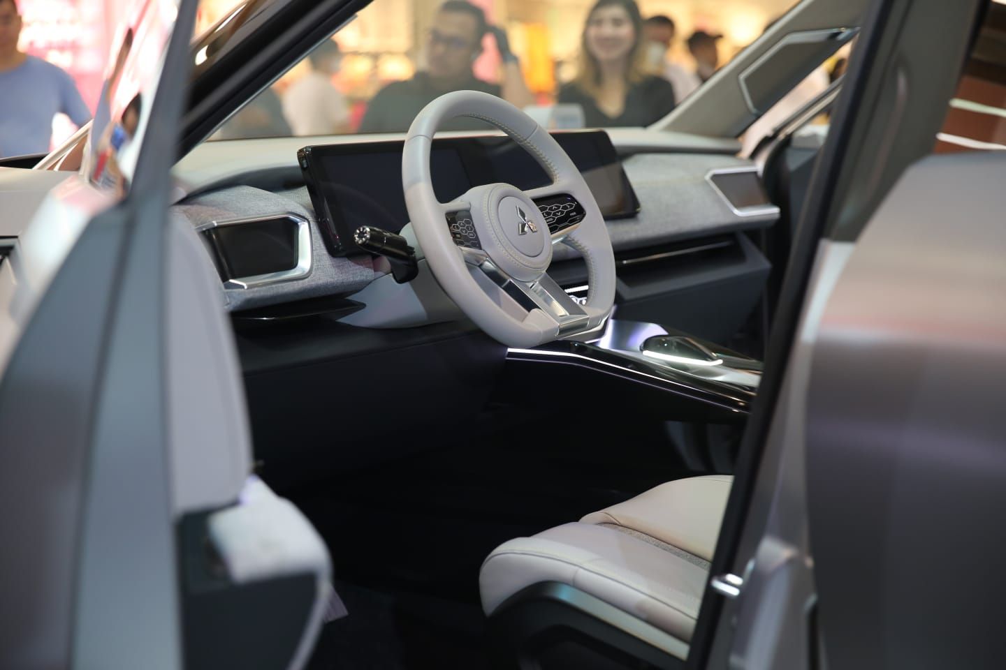 Mitsubishi XFC Concept sempat jadi Perhatian pada ajang IIMS 2023. Kini, mobil tersebut menampakkan wujudnya di Medan, Sumatera Utara.