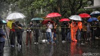 Para wartwan mengikuti jalannya rekonstruksi.