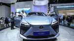 Momen Airlangga Keliling Gaikindo Jakarta Auto Week