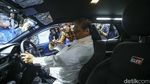 Momen Airlangga Keliling Gaikindo Jakarta Auto Week