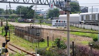 Pantauan detikcom, Jumat (10/3/2023), lokasi lahan stasiun tanah abang baru bahkan bisa dilihat dari Stasiun Tanah Abang saat ini. Lokasinya berada di dekat peron 2 dan 3 stasiun.
