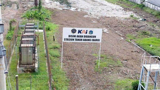 Bakal ada stasiun kereta api baru di kawasan Tanah Abang. Pemerintah mempertimbangkan stasiun baru demi menyelesaikan permasalahan kepadatan di Stasiun Tanah Abang saat ini.
