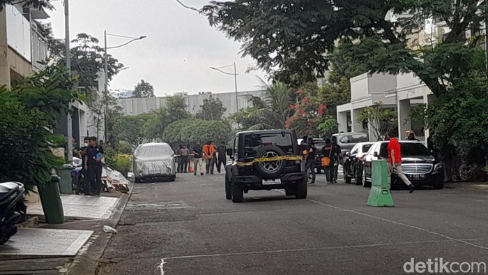 Polisi akan menggelar rekonstruksi kasus penganiayaan David Ozora (17) oleh Mario Dandy (20). Tersangka Mario Dandy dan Shane Lukas (19) telah tiba di lokasi. (Ilham Oktafian/detikcom)