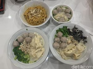 Nikmatnya Makan Mie Yamin khas Bandung, Makin Lezat Pakai Potongan Babat