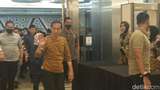 Gaya Jokowi dan Iriana Nonton Konser Deep Purple di Solo