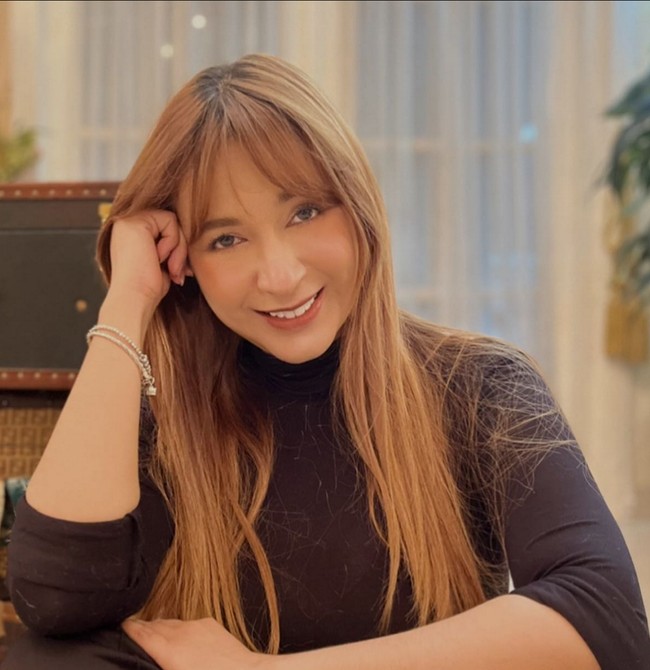 Selain bermusik, Puput Novel juga sempat menjajal dunia politik. Dia pernah mencalonkan diri sebagai anggota DPR dapil DKI Jakarta kader Partai Golkar. Foto: Instagram/@puputnovel_