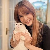 Kini Puput Novel lebih aktif sebagai YouTuber. Lewat channel pribadinya PUVEL CHANNEL, dia menunjukkan kepiawaiannya menyanyi dengan meng-cover lagu-lagu. Foto: Instagram/@puputnovel_