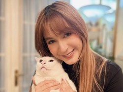 7 Potret Puput Novel, Penyanyi Era 90-an yang Awet Muda di Usia 48